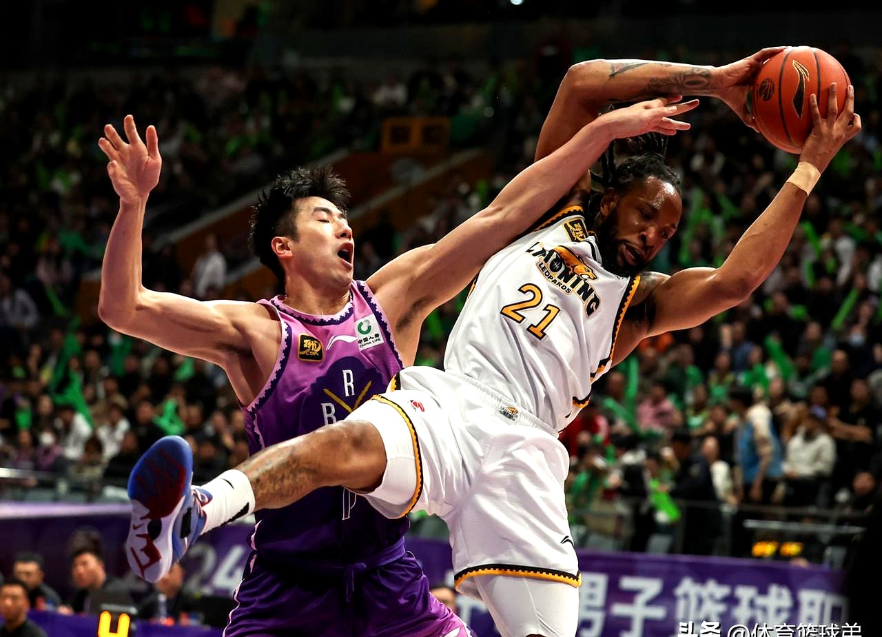 包含清晨突围战来临，广东宏远围绕NBA季后赛豪取连胜，目标明确，轮换策略成焦点的词条